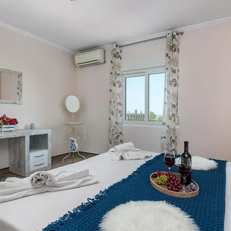 Fina - Plusholidays Villa