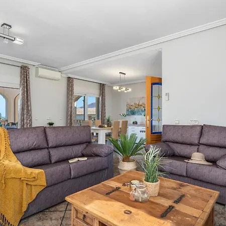 Fina - Plusholidays Calpe