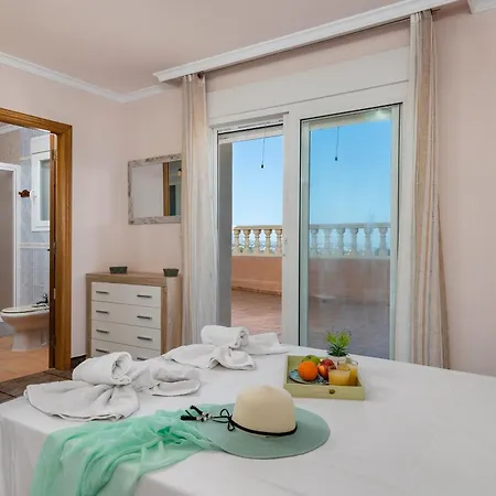 Fina - Plusholidays * Calpe