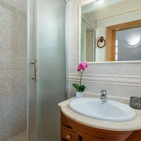 Fina - Plusholidays *