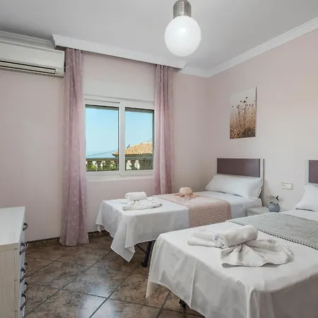 Fina - Plusholidays *