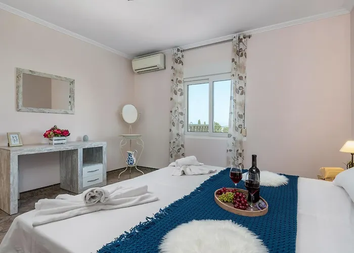 Fina - Plusholidays Villa