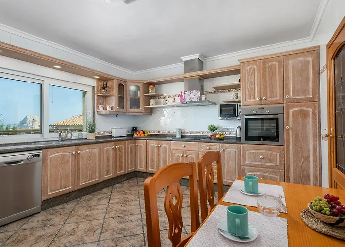 Fina - Plusholidays Villa Calpe