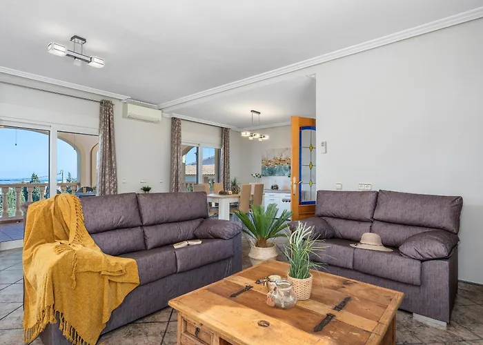 Fina - Plusholidays Кальпе