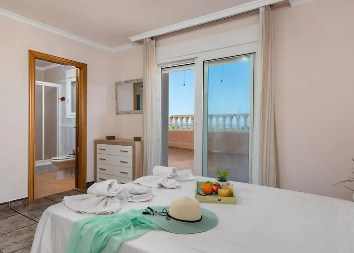 Fina - Plusholidays * Calpe