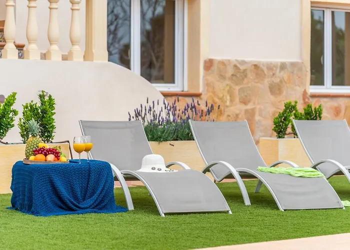 Fina - Plusholidays Calpe